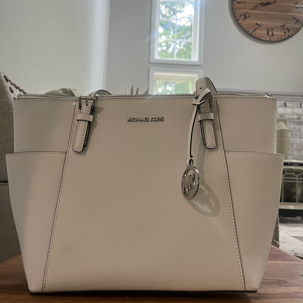 WHITE MICHAEL KORS PURSE